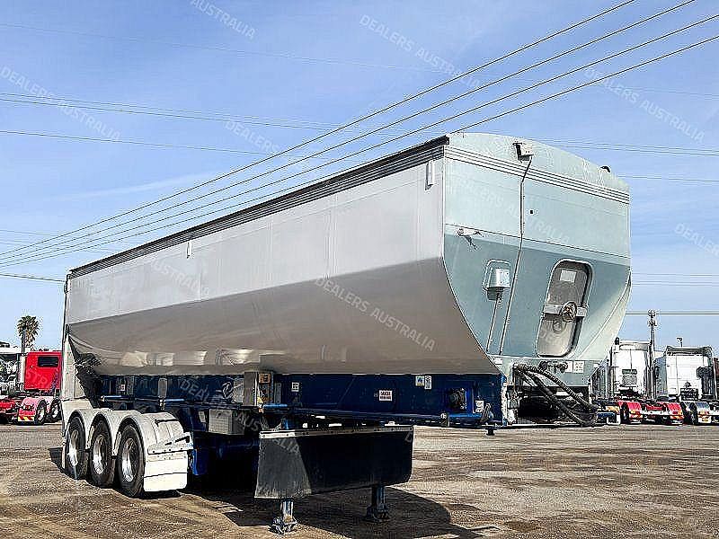 2017 BOOMER Live Bottom Tri Axle Trailer » Rob Sinclair Equipment Finance