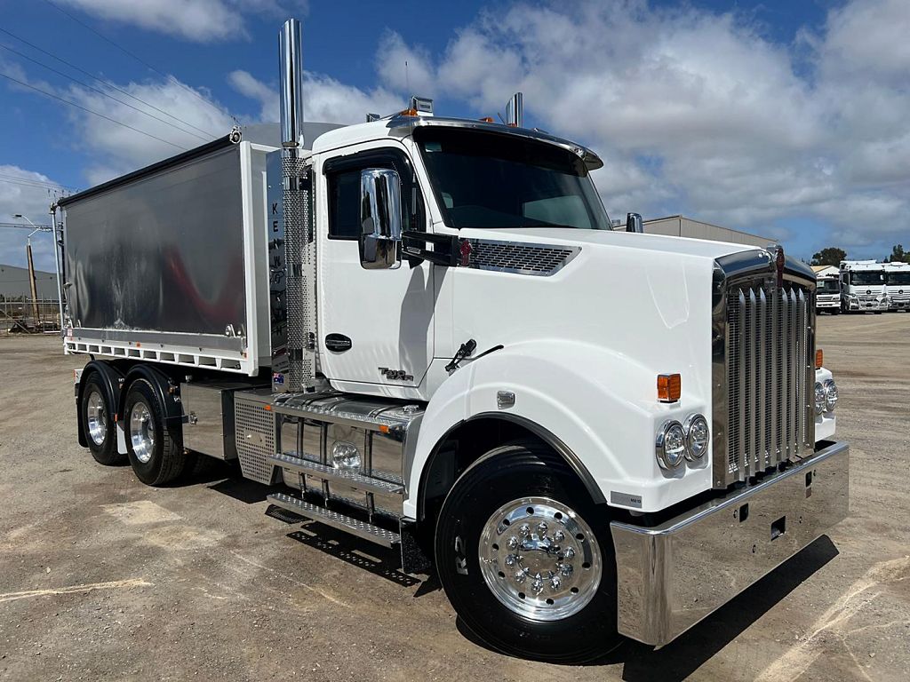 2020 Kenworth T410 SAR 6×4 TRAY/TIPPER. GENUINE 2,077KMS 6×4 Alloy Tipper/Tray Top