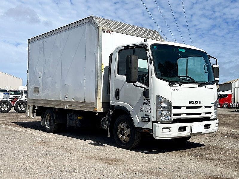 2015 Isuzu NPR 200 Medium Pantech