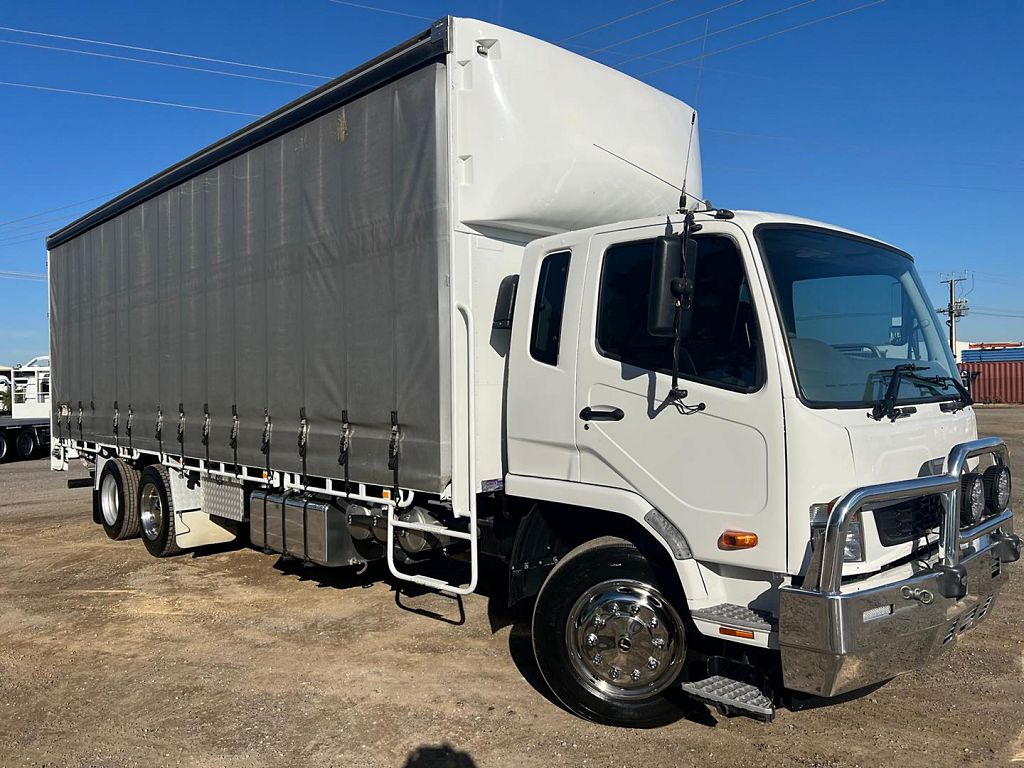 2016 Fuso FIGHTER FN600 6×4 28′ CURTAINSIDER. 6×4 Curtainsider